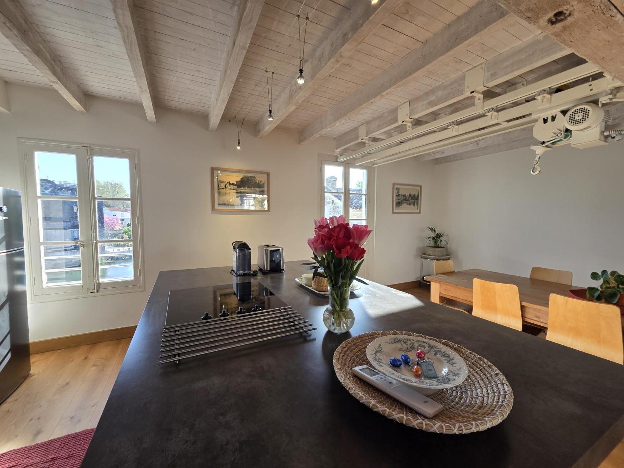 Quai 3 Loft Moderne Et Lumineux Les Pieds Dans L'Eau Apartment Jarnac Ruang foto