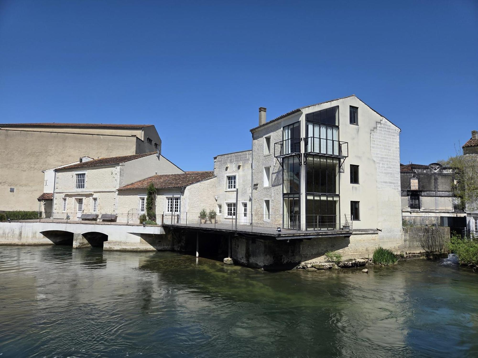 Quai 3 Loft Moderne Et Lumineux Les Pieds Dans L'Eau Apartment Jarnac Bagian luar foto